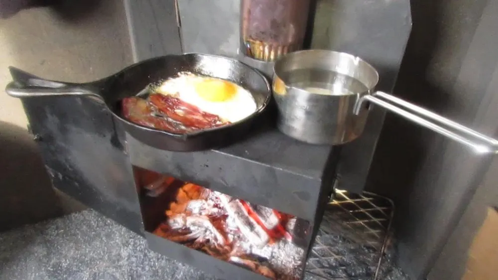 Cooking on the Wallhanger Hunt Stove