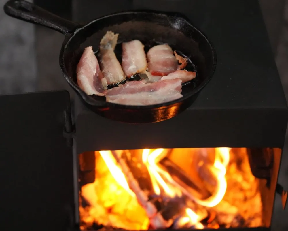 Bacon and Eggs on the Wallhanger Hunt Stove